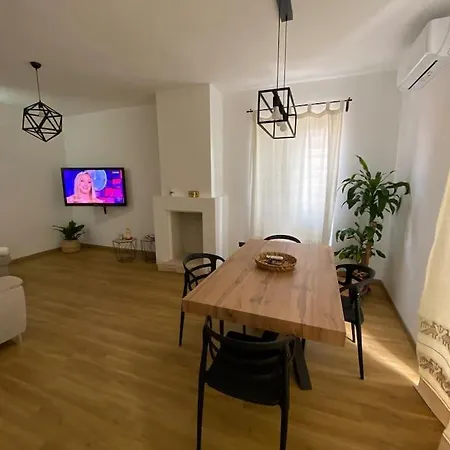 Charlotte Apartament *